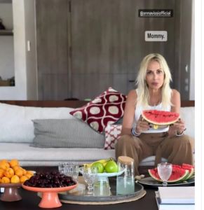 Αννα Βίσση: Χαλαρές καλοκαιρινές στιγμές με τα εγγόνια της