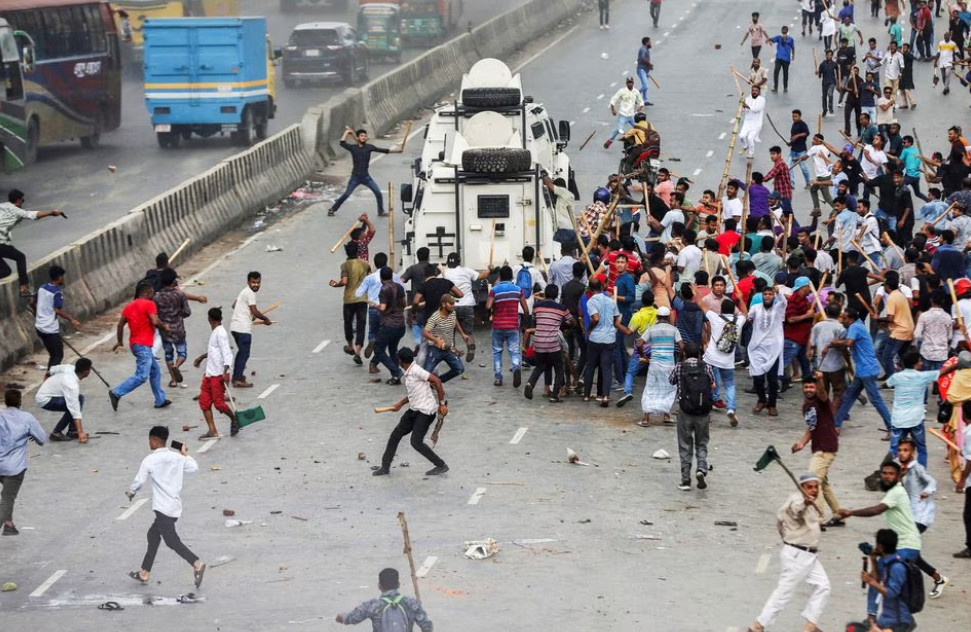 Μπανγκλαντές: Συγκρούσεις αστυνομικών με διαδηλωτές – Ζητούν παραίτηση της πρωθυπουργού