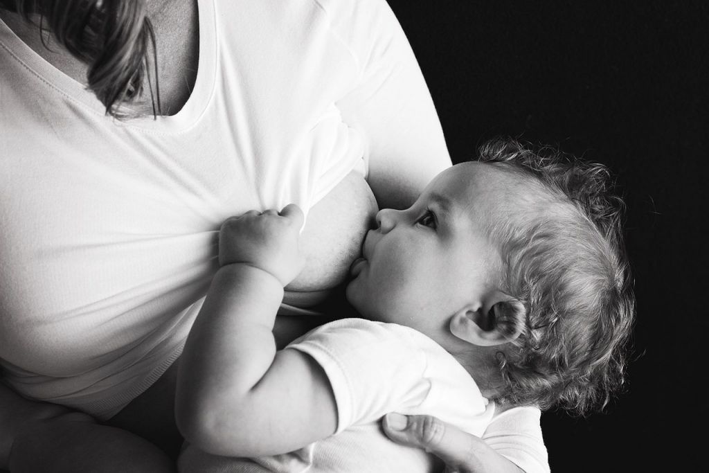 Θηλασμός: Ενα μοναδικό σύνολο αντισωμάτων μεταφέρονται στο μωρό μέσα από το μητρικό γάλα