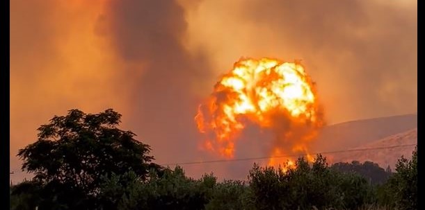 Τρομακτικό βίντεο από την έκρηξη πυρομαχικών – Το πύρινο μανιτάρι και το ωστικό κύμα
