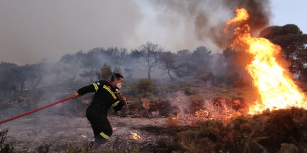 Φωτιά στην Καστοριά – Χωρίς ενεργό μέτωπο Ρόδος, Κέρκυρα και Μαγνησία