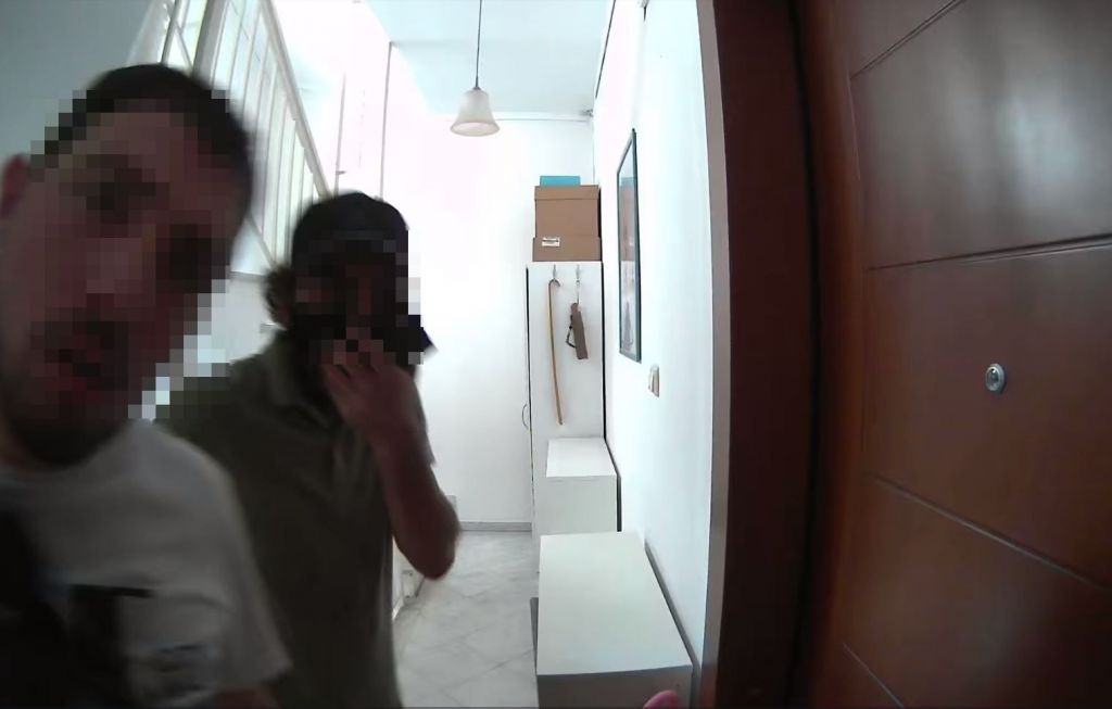 Επίδοξοι διαρρήκτες τράπηκαν σε φυγή όταν είδαν κάμερα στο κουδούνι διαμερίσματος