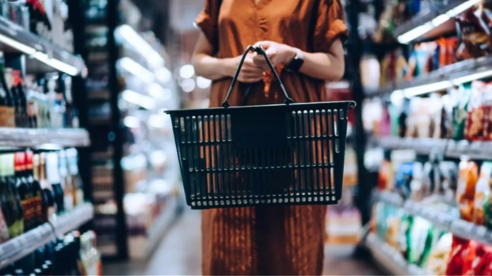 Μειώνουν την κατανάλωση για να πληρώσουν λογαριασμούς