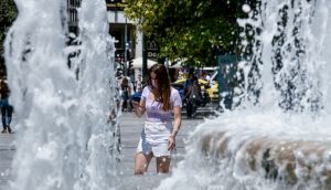 Καύσωνας «Κλέων»: Καμίνι σήμερα η χώρα – Τι θα παραμείνει κλειστό