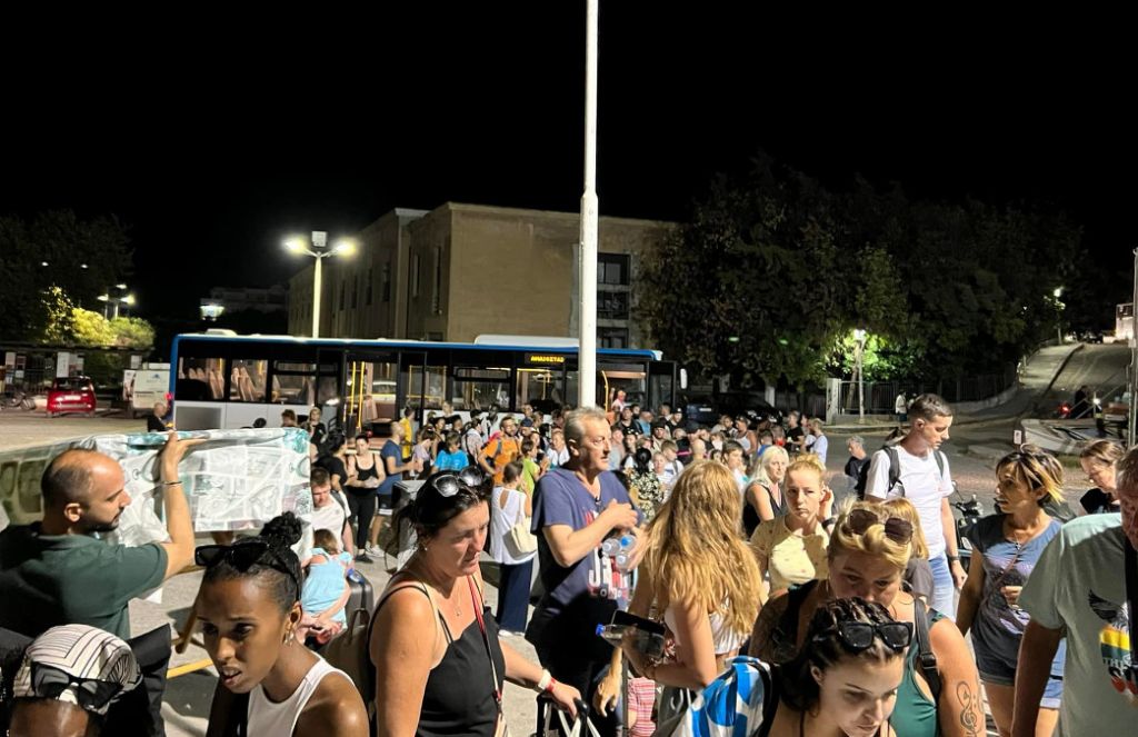 Φωτιά στη Ρόδο: «Γλιτώσαμε την τελευταία στιγμή»