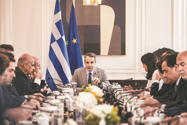 «Δώστε λύσεις άμεσα», η εντολή του Μαξίμου