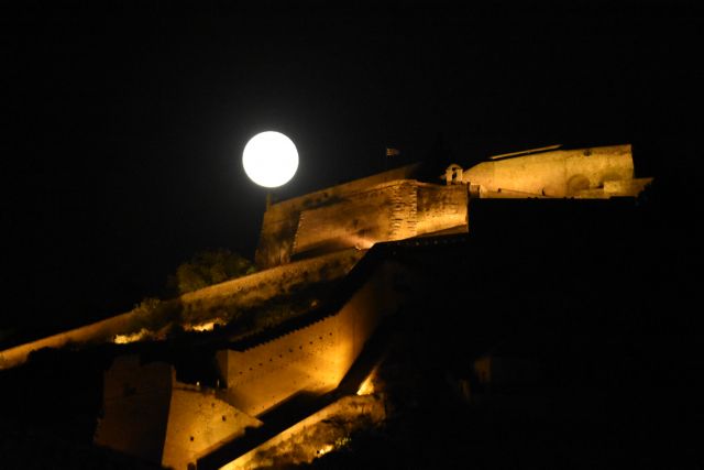 Πανσέληνος: Αύριο Τρίτη το μεγαλύτερο φεγγάρι της χρονιάς