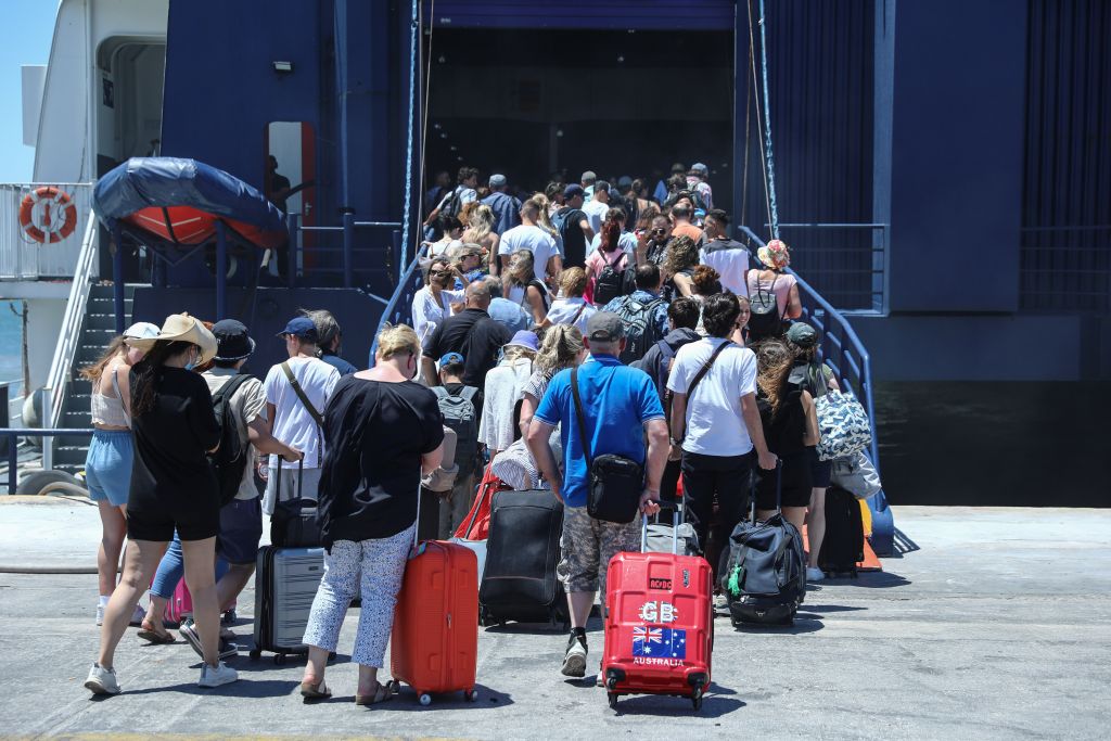 Αύξηση της επιβατικής κίνησης στα λιμάνια Πειραιά και Ραφήνας το πρώτο 15νθημερο του Ιουλίου