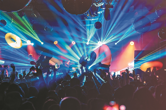 Πώς η ρέιβ σκηνή διαμόρφωσε τη σύγχρονη βρετανική κοινωνία