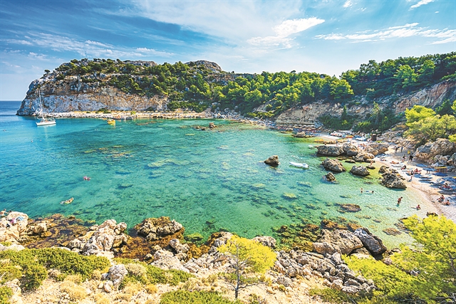 Χόλιγουντ και ελληνικές ταινίες στο Νησί των Ιπποτών