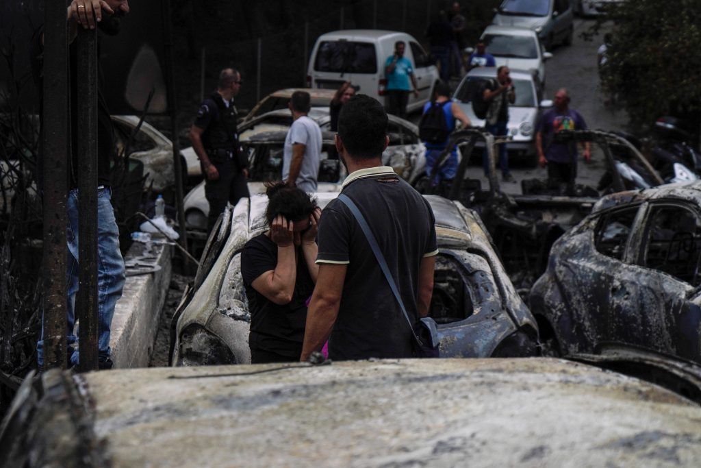 Πυρόπληκτοι από Μάτι μετά την εκκένωση 19.000 ατόμων στη Ρόδο: «Για εμάς δεν έγινε καμία επιχείρηση διάσωσης»