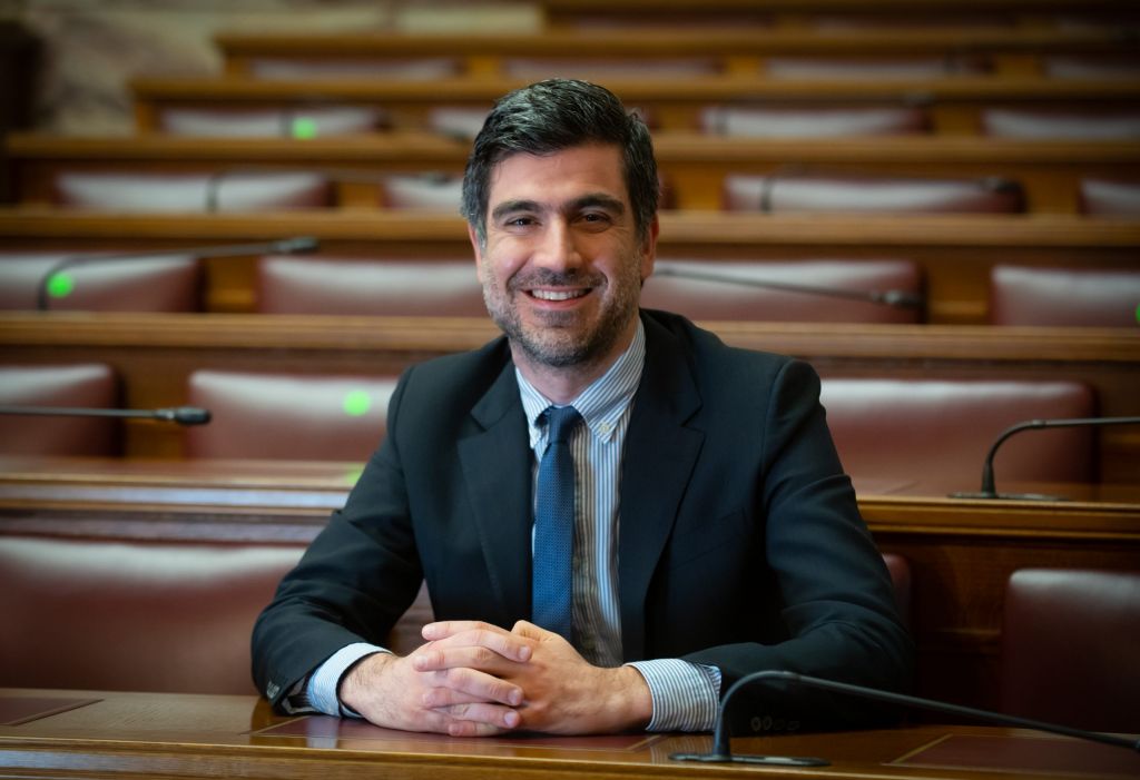 ΠΑΣΟΚ: Νέος εκπρόσωπος Τύπου ο Θανάσης Γλαβίνας