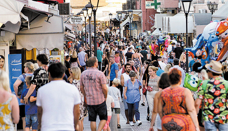 Ο υπερτουρισμός και η ακρίβεια αλλάζουν τα δεδομένα στην Ελλάδα