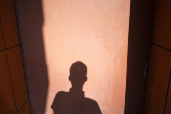 41χρονος κρεμάστηκε από συρματόσχοινο και πήδηξε από το μπαλκόνι