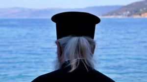 Αρχιμανδρίτης ανασύρθηκε νεκρός από τη θάλασσα της Χαλκίδας