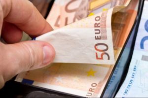 Ενιαίο μισθολόγιο: Τι θα πάρουν δημόσιοι υπάλληλοι, στρατιωτικοί και γιατροί [πίνακες]