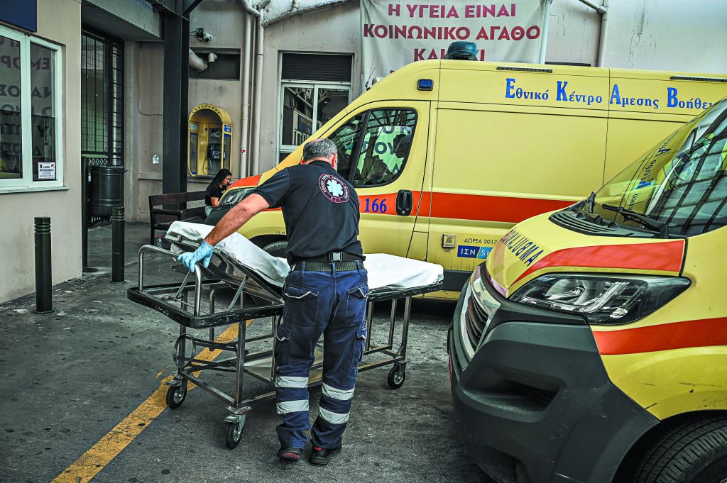 Αγώνας δρόμου για την ενίσχυση του ΕΚΑΒ