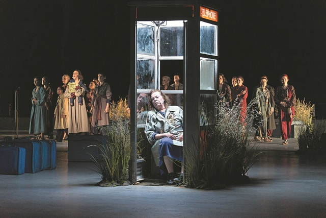 Εικόνες ξεριζωμού και ηρωισμού