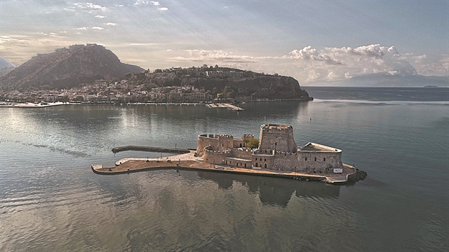 Ανοίγει το Μπούρτζι