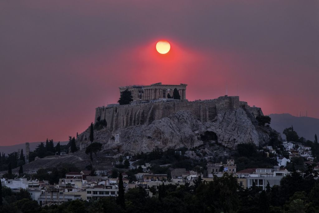 «Θάλαμος αερίων» η Ελλάδα από τα πύρινα μέτωπα