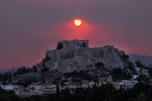 «Θάλαμος αερίων» η Ελλάδα από τα πύρινα μέτωπα