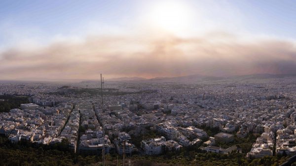 Φωτιές: SOS Παγώνη για τα αιωρούμενα σωματίδια – Τι συμβουλεύει για ευπαθείς, έγκυες και παιδιά