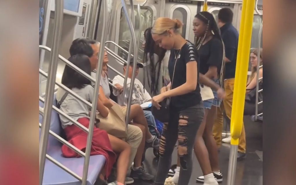 Νέα Υόρκη: Σοκ και οργή για την επίθεση εφήβων σε οικογένεια Ασιατών στο μετρό