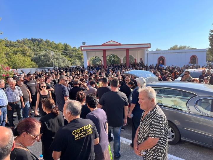 Πλήθος κόσμου στην κηδεία του 40χρονου εθελοντή πυροσβέστη