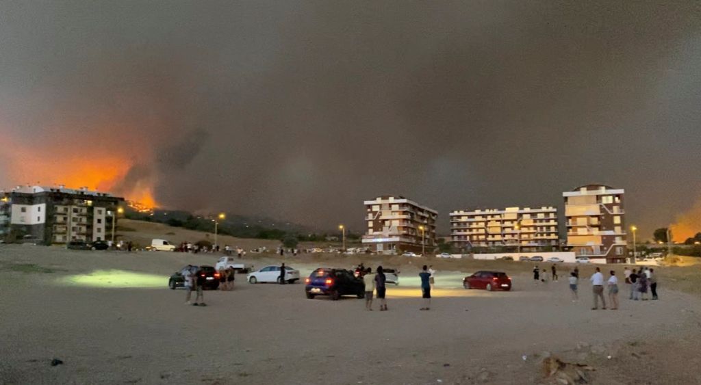 Φωτιά στην Τουρκία: Εκλεισαν ξανά τα Δαρδανέλια