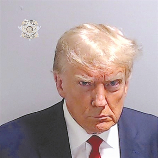 Εκανε πολλές πρόβες στον καθρέφτη για τη φωτογραφία