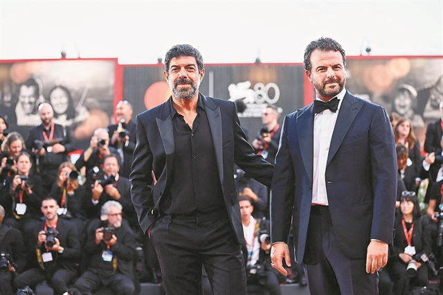 Εναρξη με μήνυμα πολιτικό και ανθρώπινο