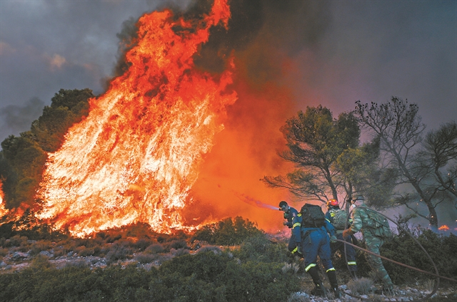 Ολονύκτια μάχη για τον Εθνικό Δρυμό της Πάρνηθας