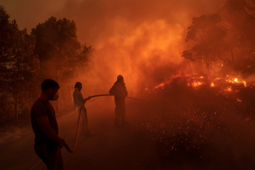 ΚΚΕ: Η φωτιά καίει τον εθνικό δρυμό – Να σταματήσει τα προπαγανδιστικά τερτίπια η κυβέρνηση