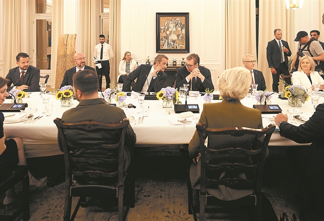 Mαξίμου: Ενα δείπνο       περιφερειακής αναβάθμισης