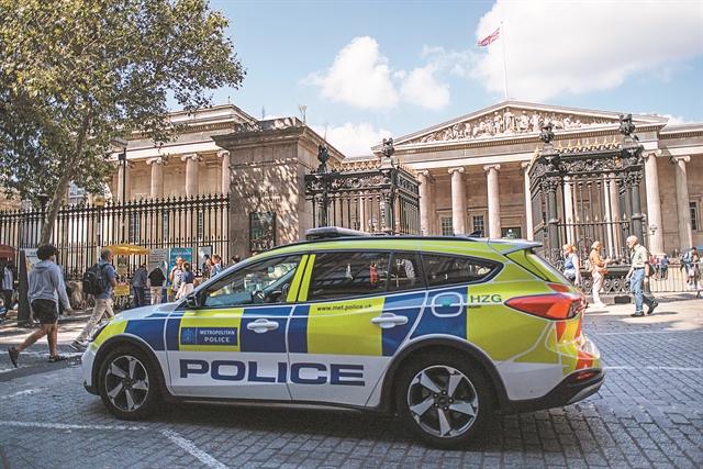 Γιατί η κλοπή στο Βρετανικό είναι η κορυφή του παγόβουνου