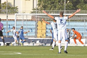 Τριάρα σε δύο δόσεις