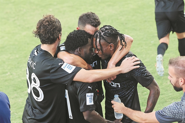 Πρεμιέρα με… πεντοζάλη