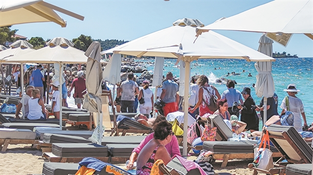 Εντόπισαν άλλες 413 παραβάσεις στις παραλίες – Θα επιβάλλουμε τη νομιμότητα, λέει ο Χατζηδάκης