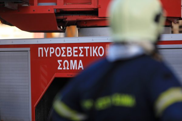 Φωτιά σε αυτοκίνητο εν κινήσει στη Θεσσαλονίκη