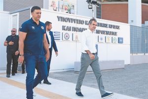 Ψάχνουν αντίδοτα στα ανοιχτά μέτωπα