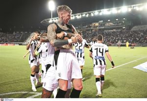 Στους ομίλους με τεσσάρα