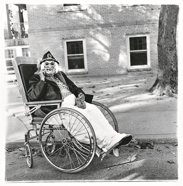 Ο θρυμματισμένος κόσμος της Νταϊάν Αρμπους