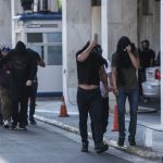 Στη φυλακή οδηγούνται κατηγορούμενοι για τη δολοφονία στη Νέα Φιλαδέλφεια