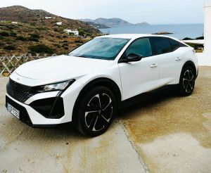 Peugeot 408 1.2 PureTech EAT8: Η γαλλική …τρίπλα στα οικογενειακά