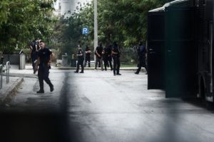 Οικονόμου για Νέα Φιλαδέλφεια: Οι επτά αξιωματικοί που απομακρύνθηκαν δεν θα είναι οι μόνοι – Αμεσα η εφαρμογή των μέτρων για τη βία στα γήπεδα