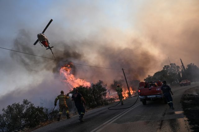 Φωτιά στη Βοιωτία: Μάχη με τις αναζωπυρώσεις ενώ τα μποφόρ τροφοδοτούν τις φλόγες