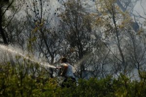 Δήμαρχος Βόρειας Κυνουρίας: «Αν φύγει προς το βουνό η φωτιά δεν θα ελέγχεται»