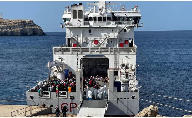 Ναυάγιο στην Λαμπεντούζα: Δύο νεκροί και 57 διασωθέντες από ναυάγια σκαφών με μετανάστες