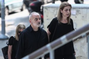Δολοφονία οπαδού στη Νέα Φιλαδέλφεια: «Συγκλονισμένος» δηλώνει ο πατέρας του Αλκη – Το μήνυμά του στους γονείς του 29χρονου Μιχάλη