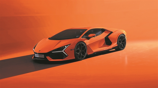 ΞΕΠΟΥΛΗΣΕ Η ΝΕΑ LAMBORGHINI REVUELTO